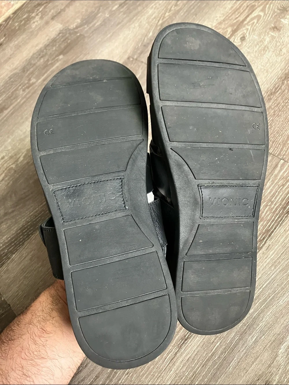 Vionic Men's Black Leather Fisherman Sandals